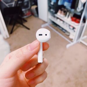 Left Apple Airpod